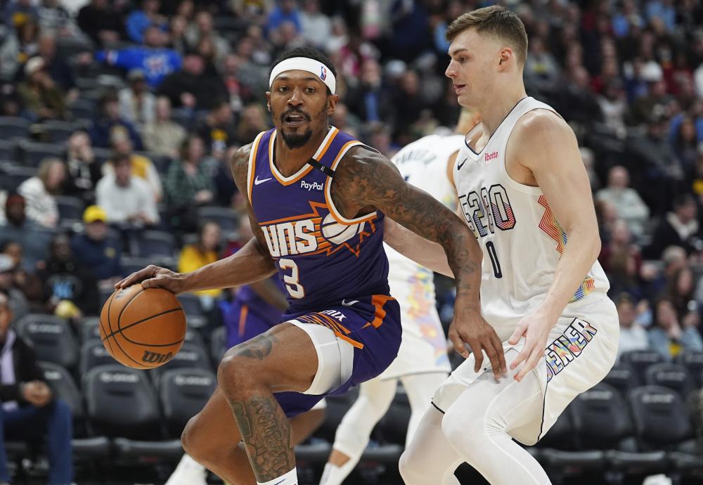 神情凝重的 神情凝重的