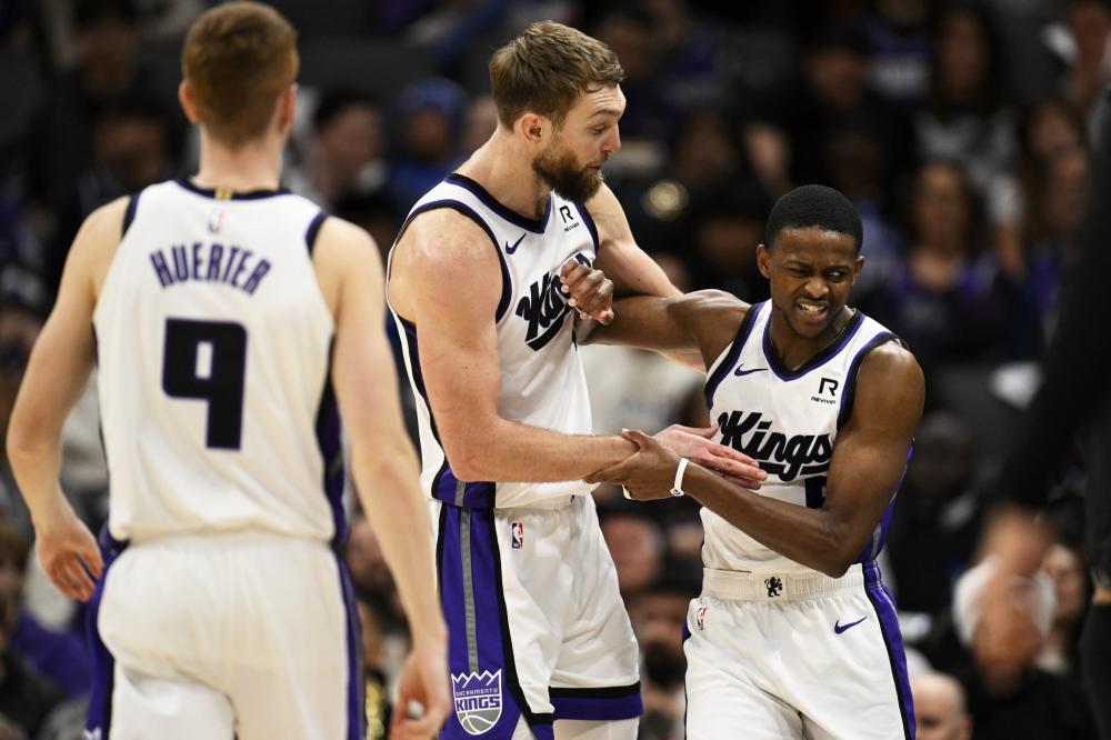 同时保持着 同时保持着