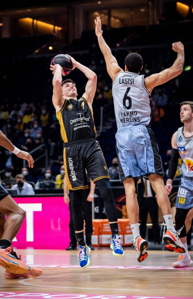 某季后赛中 某季后赛中