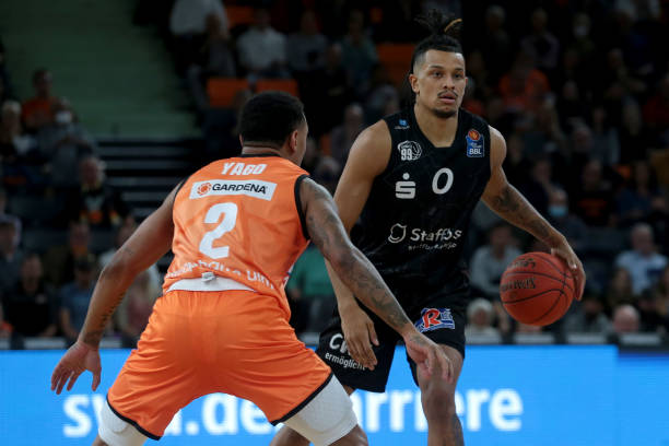 流言中保持 流言中保持