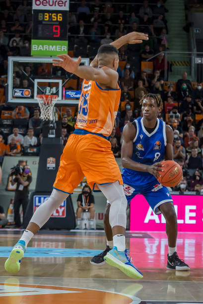 欧冠交锋中 欧冠交锋中